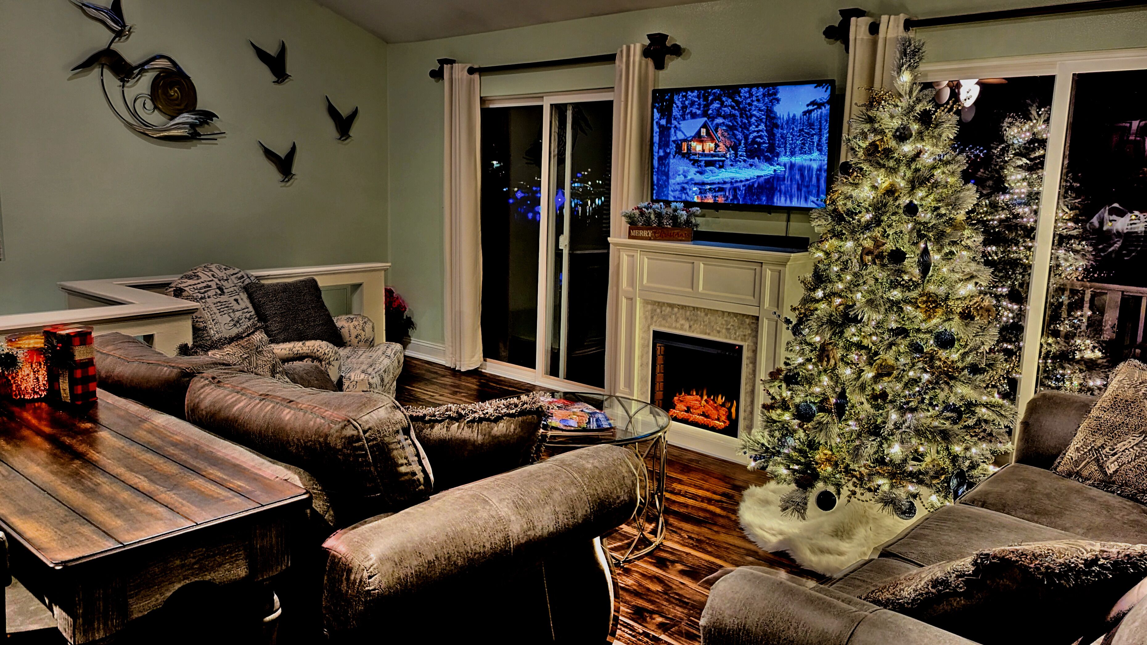 TV connectée, cheminée, jeux vidéo