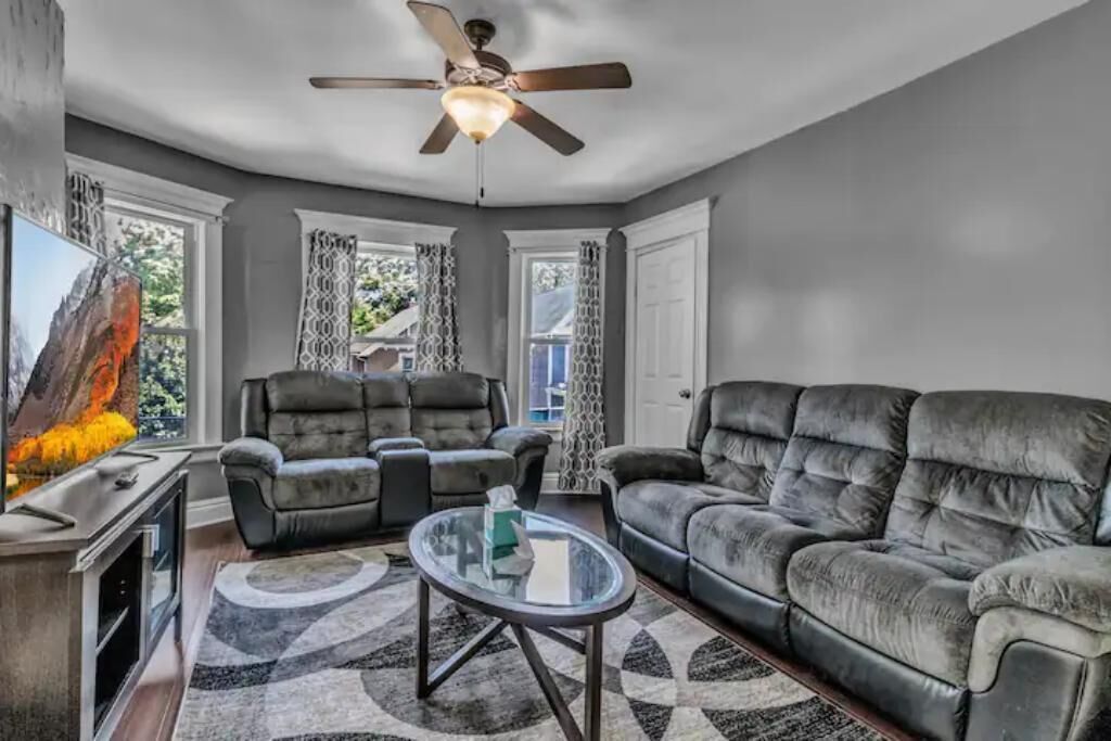 Upper West Side Space Buffalo NY 3BR 1B Sleeps 8