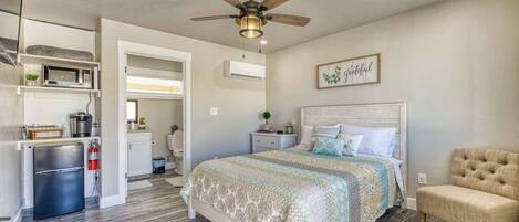 1 Schlafzimmer, Schreibtisch, Reisekinderbett, kostenloses WLAN