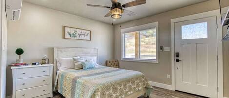 1 bedroom, desk, travel cot, free WiFi