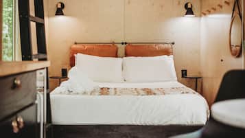 1 bedroom, bed sheets