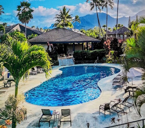 Spacious Princeville Apt - Full Kitchen, Views, Pool, Washer, Near Hanalei!