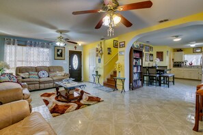 TV, books - Charming McAllen Rental Home w/ Private Backyard! (McAllen)