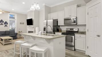 Townhome, Multiple Beds, Pool Access, Ocean View (5410 Gulf Dr) | Private kitchen | Fridge, microwave, oven, stovetop