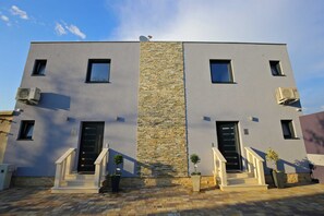 Exterior - Brand new amazing sea front villa with pool for up to 10 people (Nin)