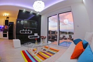 Smart TV, fireplace - Brand new amazing sea front villa with pool for up to 10 people (Nin)