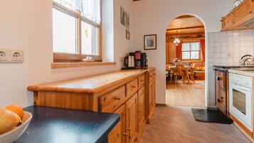 Kühlschrank, Ofen, Geschirrspüler, Kochgeschirr/Geschirr/Besteck
