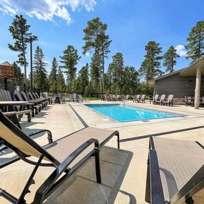 Pool - Luxury Cabin Sleeps 24- Direct Trailhead & Clubhouse Access, Ample Parking! (South Lawrence)