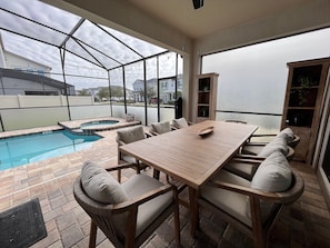 Villa | Restaurante al aire libre