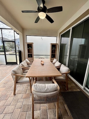Villa | Outdoor dining