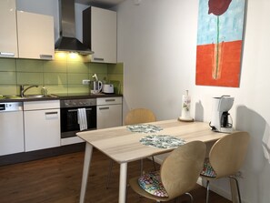 Kühlschrank, Ofen, Herdplatte, Geschirrspüler