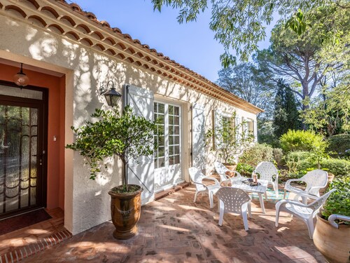 Le Clos Saint Emilie (Tennis & piscine) by Interhome