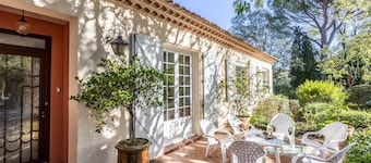 Le Clos Saint Emilie (Tennis & piscine) by Interhome