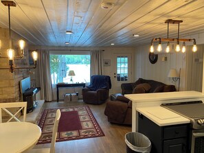 TV connectée, cheminée, lecteur de DVD, vidéothèque