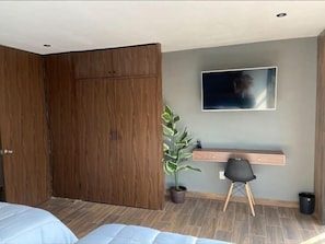 Grand Apartment, 5 Bedrooms | 5 bedrooms, hypo-allergenic bedding, down comforters, in-room safe