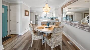 Casa de ciudad, varias camas, patio, vista a la alberca | 2 habitaciones, decoración personalizada y muebles diferentes