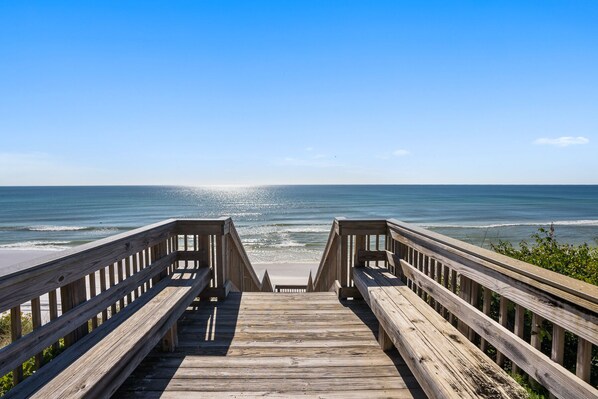 Beach nearby - Crazy Toes (Santa Rosa Beach)