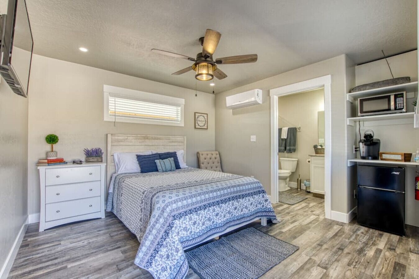 1 bedroom, desk, travel cot, free WiFi