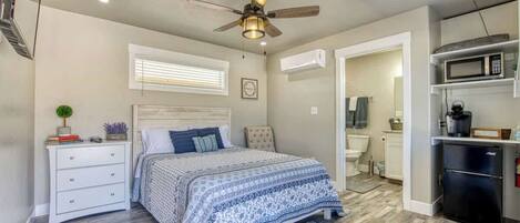 1 bedroom, desk, travel cot, free WiFi