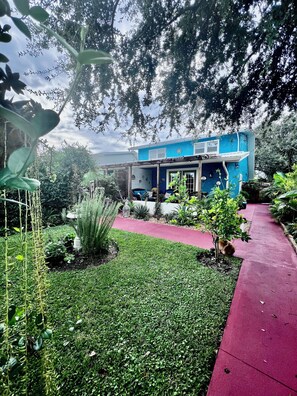 Property grounds - You must have the experience, just steps from St Augustine's historic district (St. Augustine)