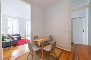 Interior - Bright, central, spacious apartment with city and river view
 (Lisboa)