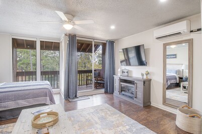 unFOREgettable 19th hole - steps from the Country Club, Golf & Pools - Pets OK!