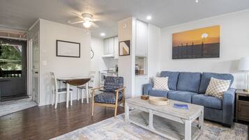 Smart TV, fireplace