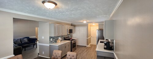 Cozy Entire House in the heart of Fayetteville, NC. Pet Friendly!