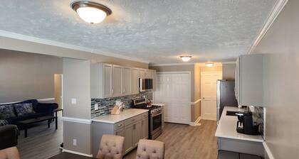 Cozy Entire House in the heart of Fayetteville, NC. Pet Friendly!