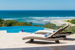 Pool - Hilltop villa with an brilliant view over playa Grande and Tamarindo. (Tamarindo)