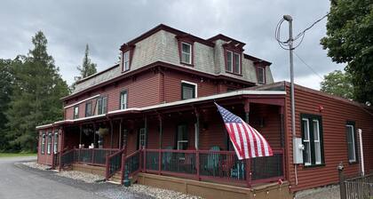 The entire Stephentown Hotel! 28 person occupancy