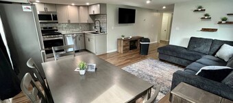 The entire Stephentown Hotel! 28 person occupancy