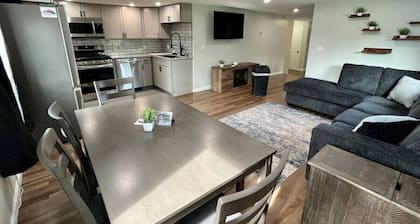 The entire Stephentown Hotel! 28 person occupancy