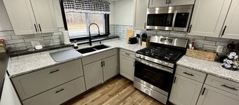 The entire Stephentown Hotel! 28 person occupancy