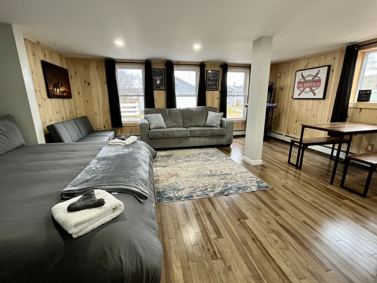 1 bedroom, desk, WiFi, bed sheets