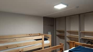 Literie de qualité supérieure, chambres insonorisées, draps fournis