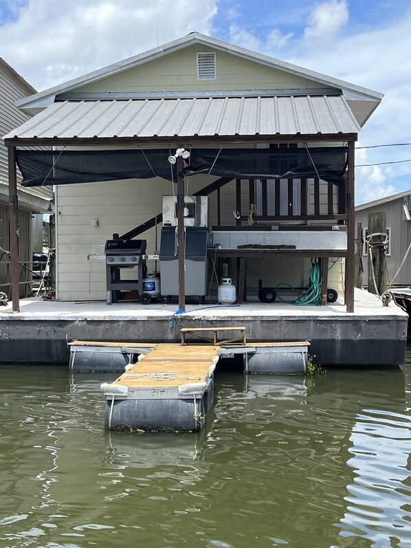 Property grounds - Houseboat in Venice Marina. PARKING LOT ACCES. DRIVE. RIGHT UP TO HOUSEBOAT (Boothville)