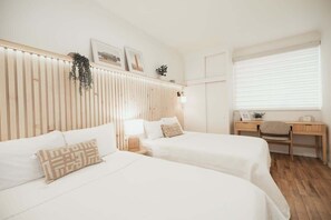 2 bedrooms, WiFi, bed sheets - Blvd Sunset. . . Beachfront Condos (Ensenada)