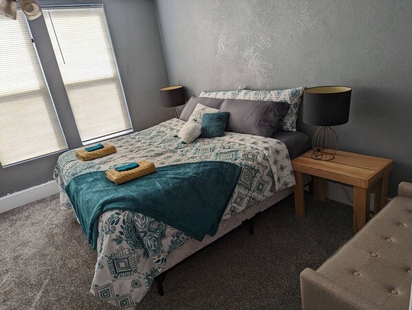 2 室のベッドルーム、アイロン / アイロン台、WiFi、ベッドシーツ