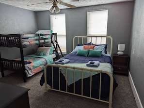 2 bedrooms, iron/ironing board, WiFi, bed sheets
