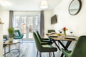 Dining - Cosy Townhouse minutes for the | Cricket | Theatre & City | Groups Welcome | (Birmingham)