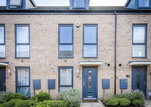 Exterior detail - Cosy Townhouse minutes for the | Cricket | Theatre & City | Groups Welcome | (Birmingham)