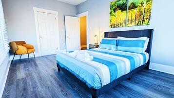 2 slaapkamers, een bureau, een strijkplank/strijkijzer, wifi