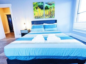 2 bedrooms, desk, iron/ironing board, WiFi