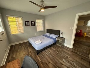 1 bedroom, desk, iron/ironing board, WiFi