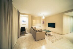Smart TV - Ultra Deluxe One-Bedroom Suite (Giza)