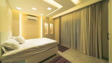 1 bedroom, in-room safe, desk, iron/ironing board