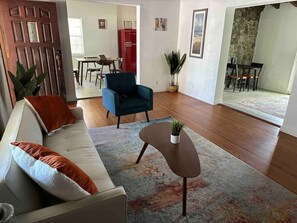 TV, fireplace - Luxury Stay in Brickell- Little Havana at ItalianPlaza (Miami)