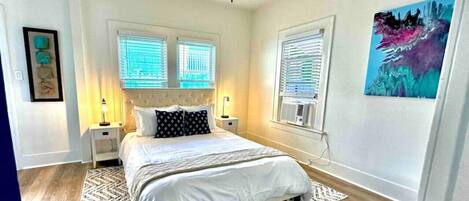 1 habitación, escritorio, tabla de planchar con plancha y wifi