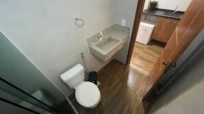 Comfort Suite | Bathroom - The Férias - Suítes Z (Sao Pedro da Aldeia)